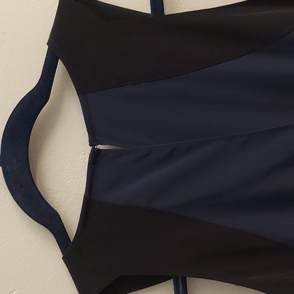 BANANA REPUBLIC FACTORY Navy and Black Sleeveless Jumper - Picture 9 of 14